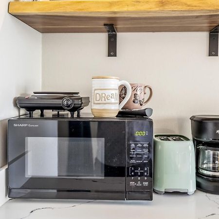 Bright & Cozy Condo Unit With Balcony! Honolulu Bagian luar foto