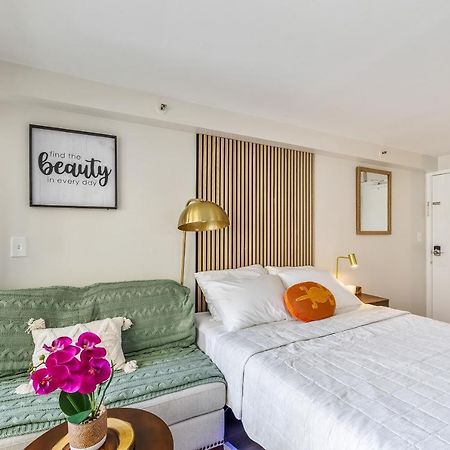 Bright & Cozy Condo Unit With Balcony! Honolulu Bagian luar foto