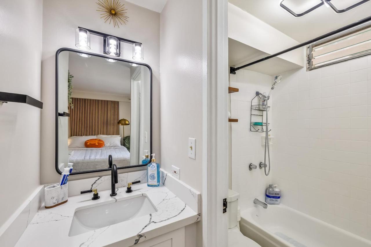 Bright & Cozy Condo Unit With Balcony! Honolulu Bagian luar foto
