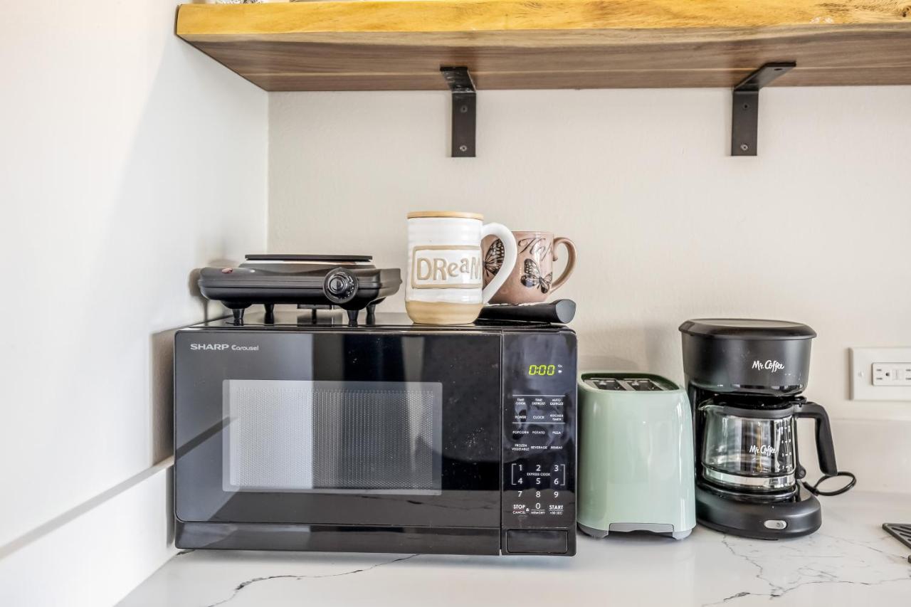 Bright & Cozy Condo Unit With Balcony! Honolulu Bagian luar foto