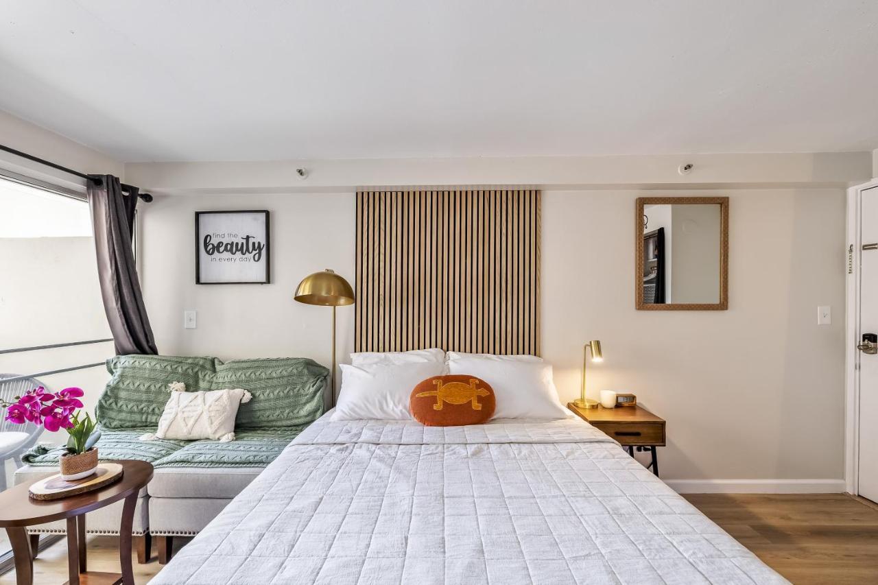 Bright & Cozy Condo Unit With Balcony! Honolulu Bagian luar foto