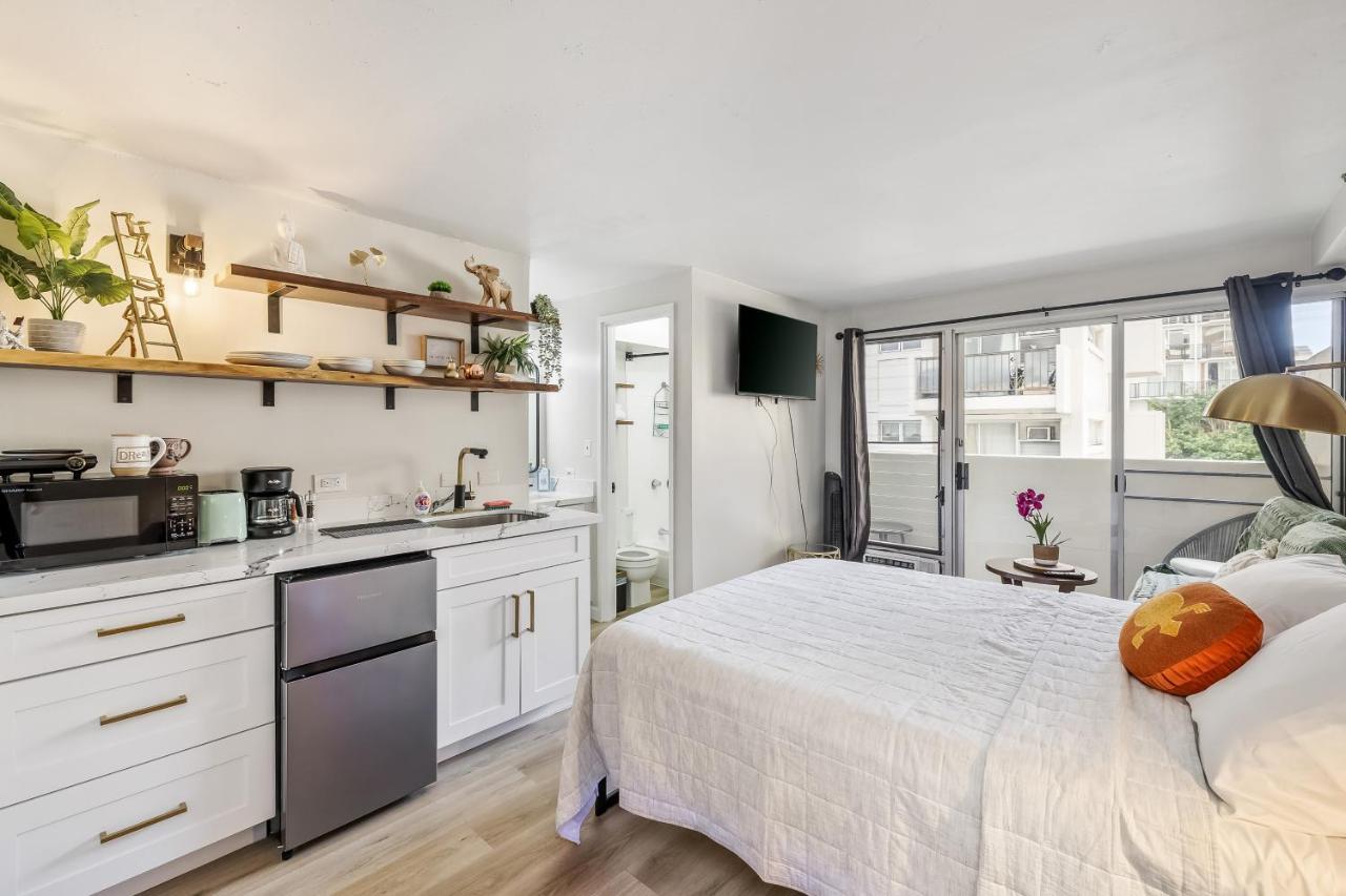 Bright & Cozy Condo Unit With Balcony! Honolulu Bagian luar foto