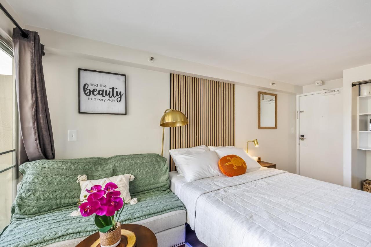 Bright & Cozy Condo Unit With Balcony! Honolulu Bagian luar foto